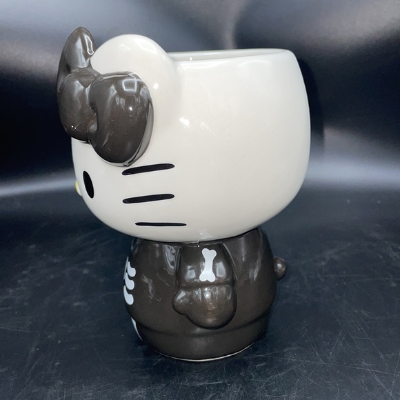 Hello Kitty Skeleton Mug - Picture 4 of 6